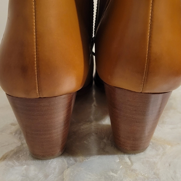 Frye Jennifer Leather  Cognac Bootie size 9 - Picture 9 of 10
